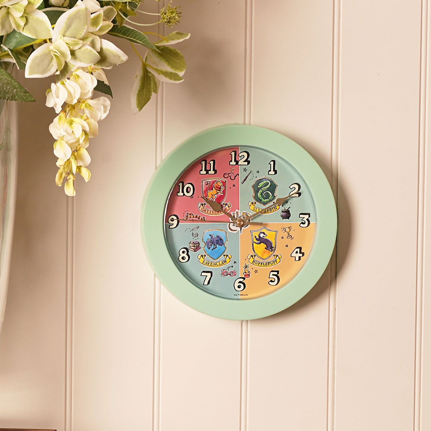 HARRY POTTER CHARMS WALL CLOCK - HOUSE CRESTS